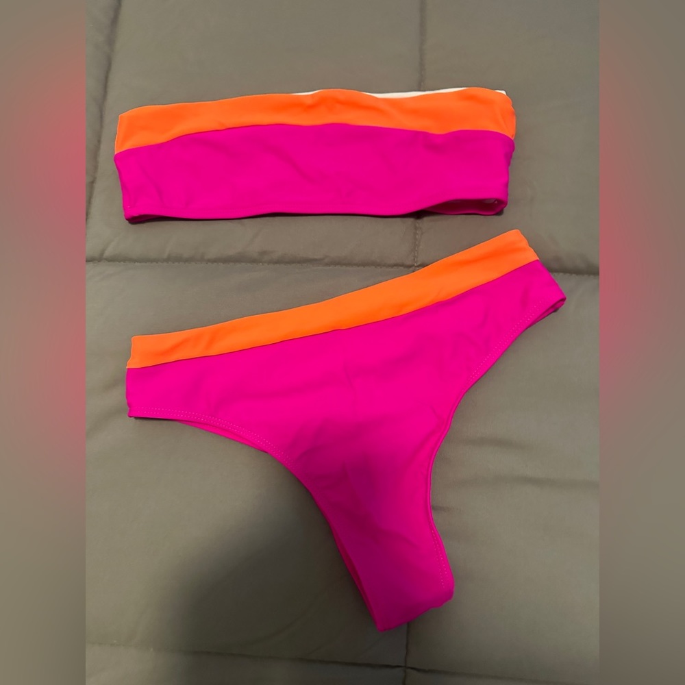 Pin-up Brazilian bikini